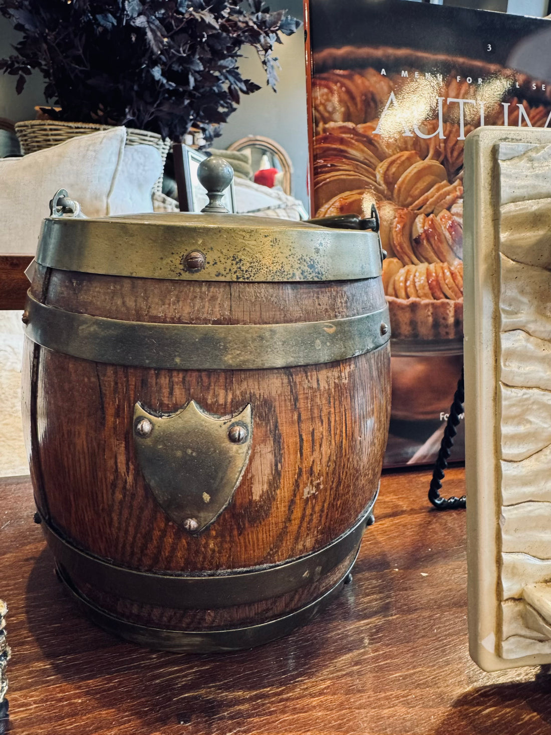 1900s English Biscuit Barrel with Lid